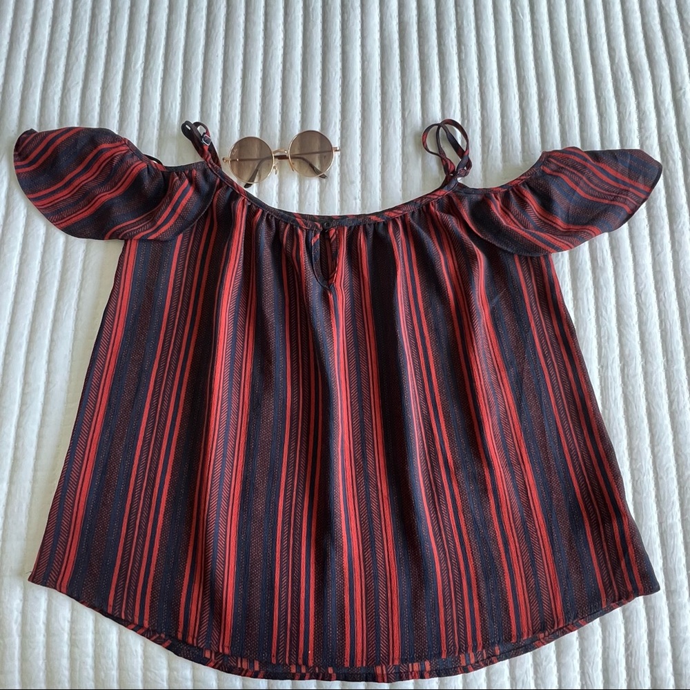 Open shoulder - short sleeve
